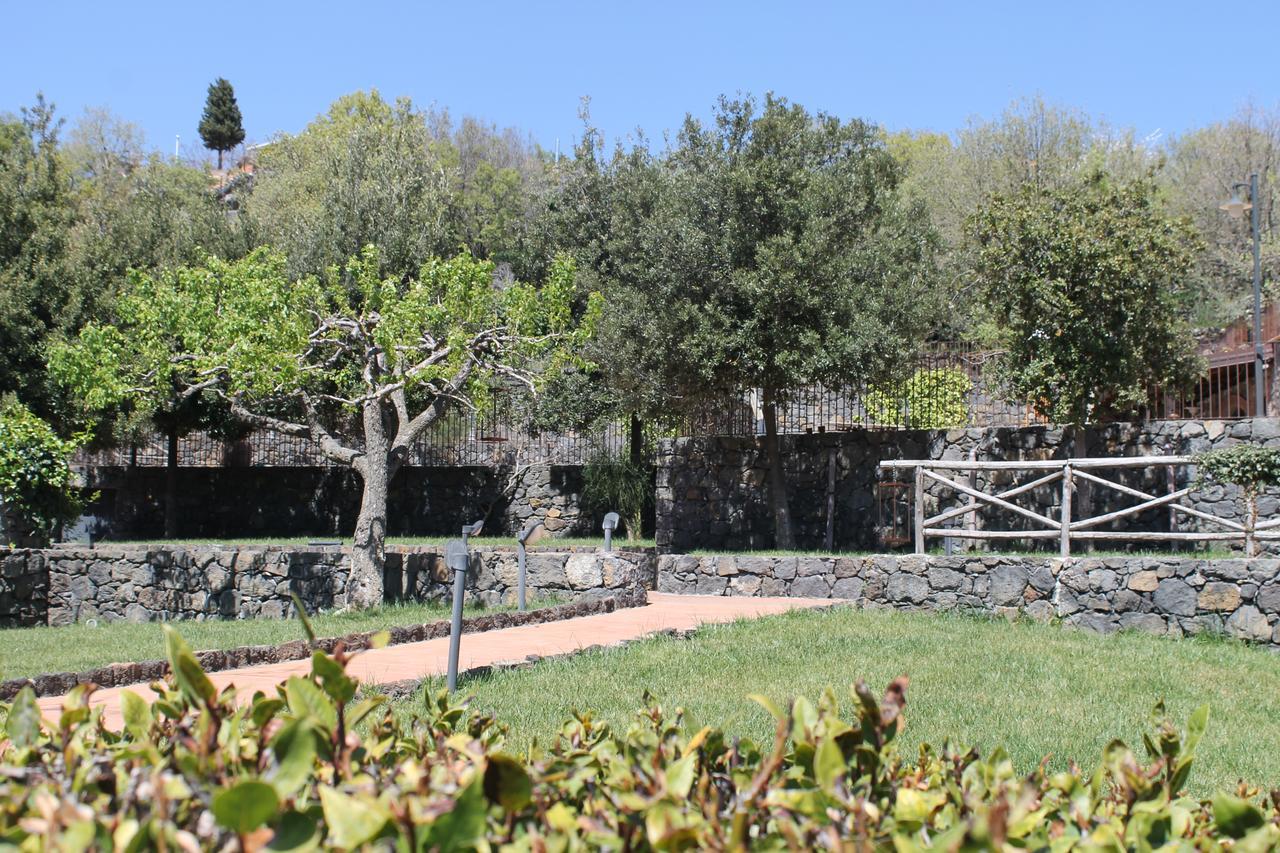 Le Cisterne Dell'Etna Hotel Calcerana-Marina Екстериор снимка